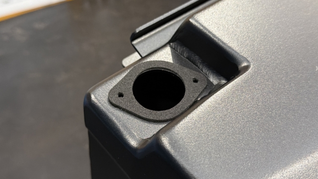 <p>Install a gasket over the inlet mounting position. (GASKET-WTANK)</p>