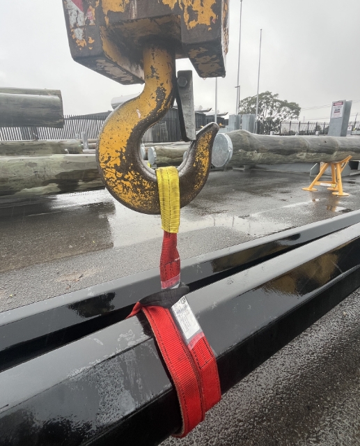 <p>The sling can also be used in a double wrap around the pole, which is useful on smaller, narrower columns</p>