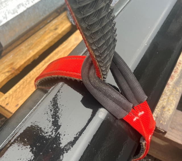 <p>Choke the sling above the point of balance as normal ensuring there are no twists</p><p></p><p>The sling should be choked via the black eyelet</p>