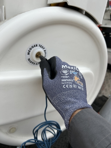 <p>Some Fly Jibs may have 'Megger Test Point' positions&nbsp;fitted either side of the 'Insulated Boom'.&nbsp;</p><p></p><p>Insert the test leads into both test points.</p>