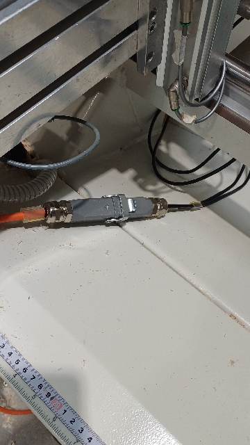 <p>Connect the communication line with the sensor.</p><p>The cable is usually tucked under the machine</p>