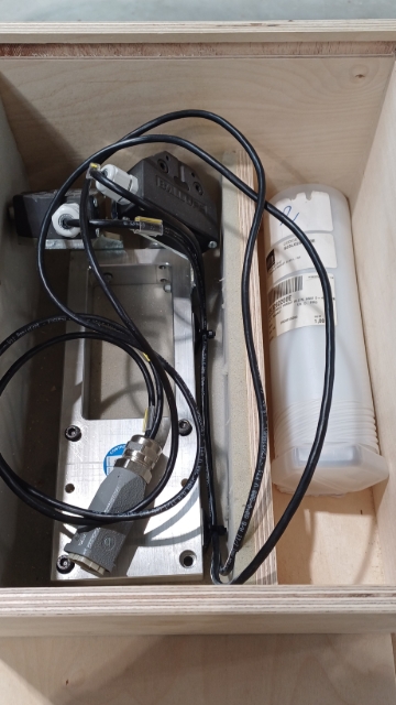 <p>Unbolt the sensor plate and carefully pack everything up again. </p>