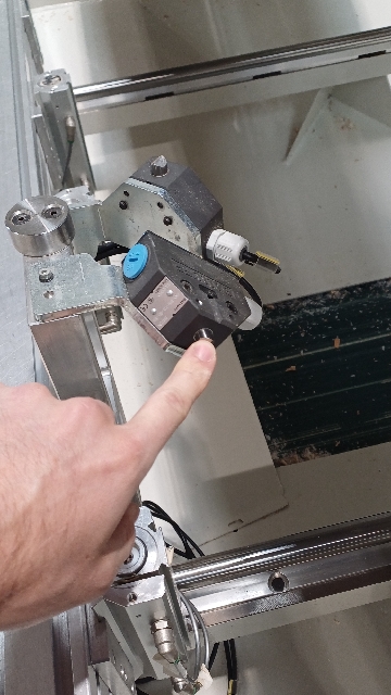 <p>Check the horizontal sensor</p><p><br></p><p>If there is an issue with the sensors not communicating with the machine. Do not try to proceed with the cycle. </p><p>Contact SCM support or their reseller. </p>