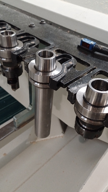 <p>Clocking bar in the linear rack</p>