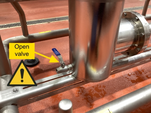 <p>Open drain valve to relieve pressure and empty chamber.</p><blockquote><p>Valve must be opened before removing lamps.</p></blockquote><p></p>