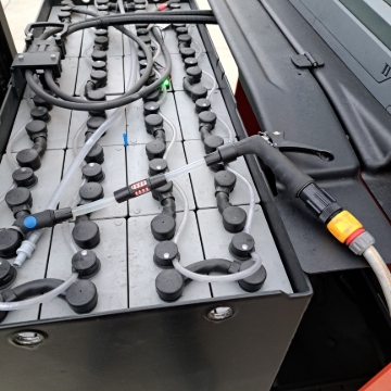 <p>ELCETRIC: Check on top of the cells for any kind of leak, and underneath for any puddles that may have formed.</p>