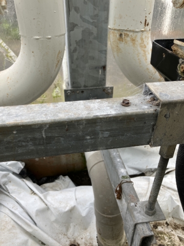 <p>Use a 5” cutting wheel to cut through the rear support rail at the transition point. Be sure to support the rail that is being cut off from the brace. (Start of the caps rows)&nbsp;</p>