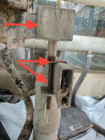 <p>Pre - lubricate all threaded rods and nuts along with rail join sleeves.&nbsp;</p>
