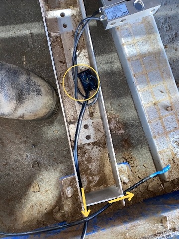 <p>Pull new leads through load bars until the black box is in the middle of the bar</p><p><br></p><p><br></p>