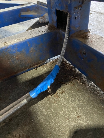 <p>Pull load bar leads through from the bottom&nbsp;</p><p><em><strong>Don't pull the rope/cable through</strong></em></p>