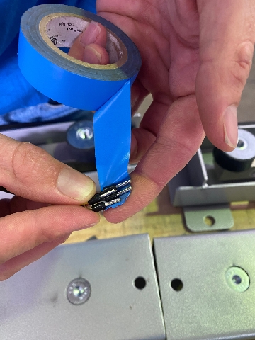 <p>Tape the ferrules to stop them catching</p><p><br></p><p><em><strong>Tip: </strong></em>Position 2 ferrules lower for a narrower profile</p>