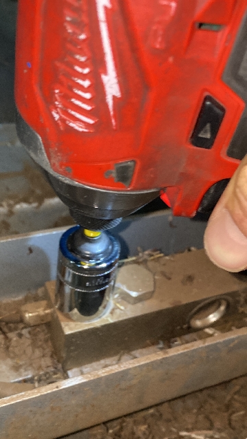 <p>Now the cells are in the right position, unscrew lid and bolt down cells as tightly as possible</p><p><strong><em>Any movement in the cells could cause the sides to touch and give bad readings</em></strong></p>