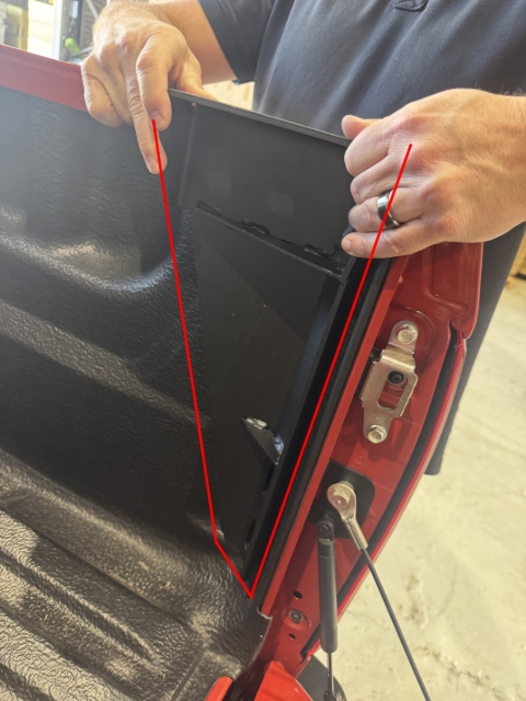 <p>Place the rear bracket as shown over the tub liner and mark the profile for trimming. </p>