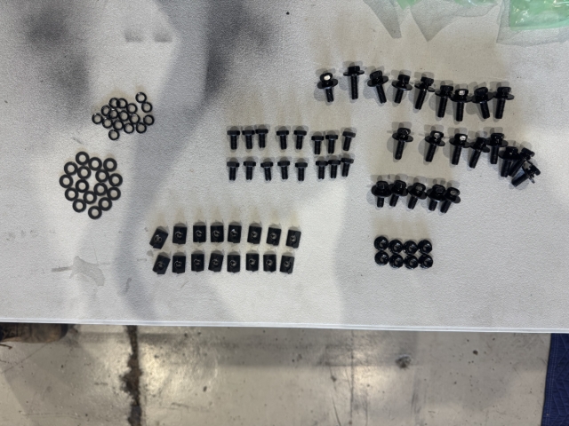 <p><strong>Hardware</strong></p><ul><li><p>M8 × 16 hex head bolt ×16</p></li><li><p>M8 × 25 hex head bolt with spring washer and flat washer ×8</p></li><li><p>M8 × 30 hex head bolt with spring washer and flat washer ×14</p></li><li><p>M8 hex flange nut ×8</p></li><li><p>D8 flat washer (8 × 16 × 1.6 mm) ×16</p></li><li><p>M8 spring clip nut ×16</p></li><li><p>D8 spring washer ×16</p></li></ul><p></p>