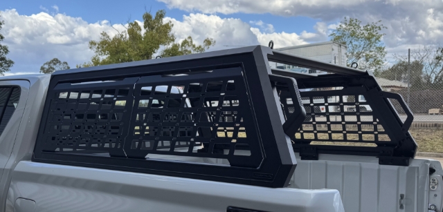 <p>Place the assembled tub rack on to the tub.</p>