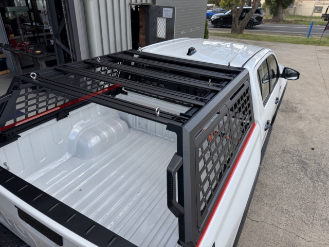 <p>Before tightening all bolts, ensure your tub rack is evenly aligned on both sides of the vehicle. </p>