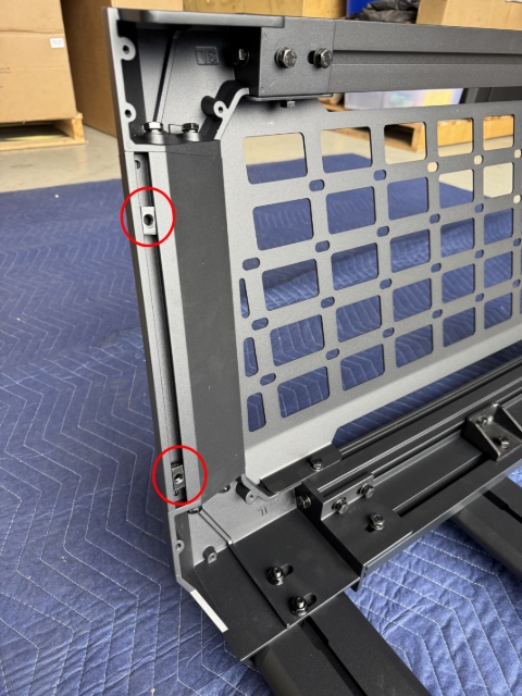 <p>Fit two spring clip nuts into the two front channels of the extrusions. </p>