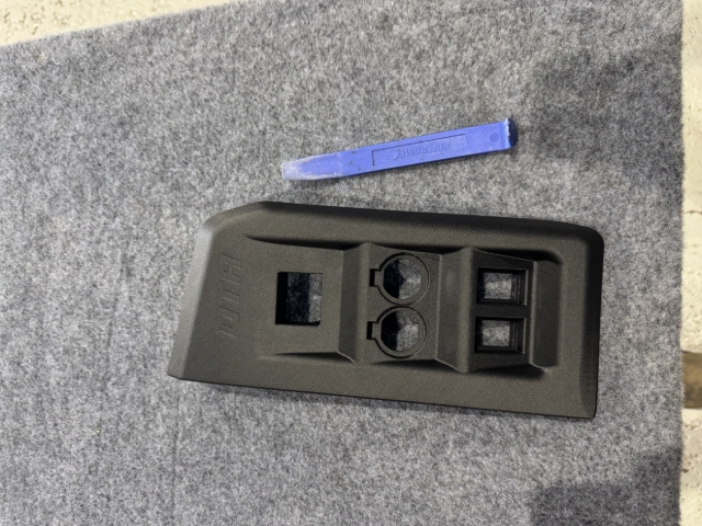 <p>Gather the tools required for installation:</p><p></p><ul><li><p>Plastic Trim Tool</p></li></ul><p></p>