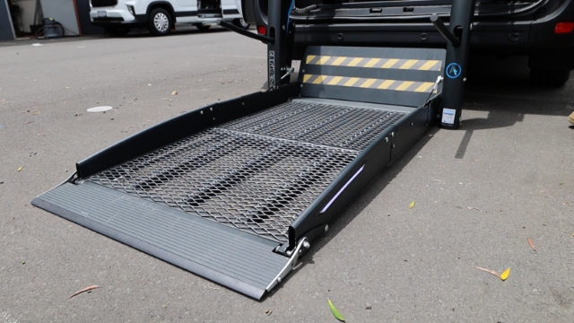 <p>Ensure the hoist is fully opened onto the ground.</p>

