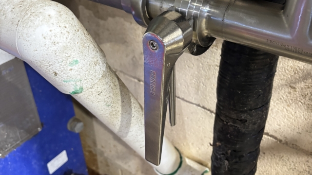 <p>Turn the bottom tap off that goes into the plate cooler. It should be pointing towards the ground.</p>