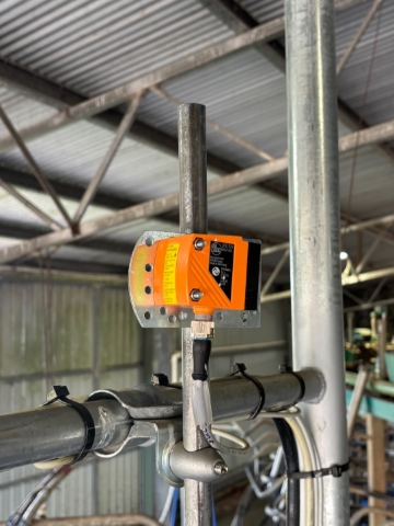 <p>This sensor is right at the top, it reads the bail tags that are on top of the platform.</p>