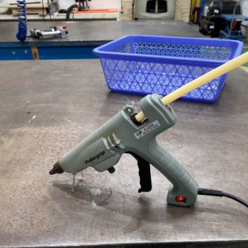 <p>When finished using, stand the glue gun on bench ensuring that the hot end is not touching anything.</p><p></p><p>Never lay the glue gun on its side.</p>
