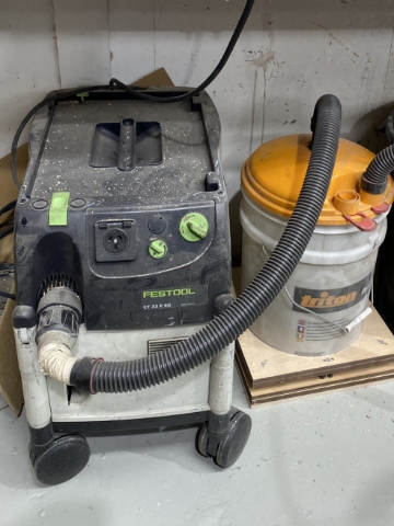 <p>Check that Vac dust bucket is not full.</p><p>Turn on Vac when ever Router is in use.</p>