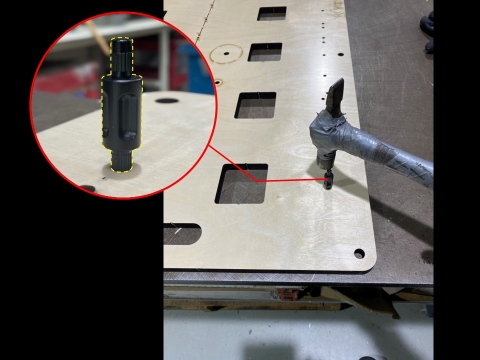 <p>Tap in the black male spacers into the correct holes of the male stripper unit.</p>