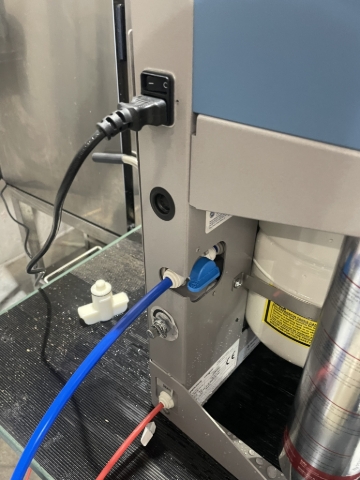 <p>Connect a 1 - 2 meter length of blue tube to the outlet of the system.</p><p>Connect the red waste line and discharge into a suitable drain.</p><p>Plug in power lead an turn on power.</p>