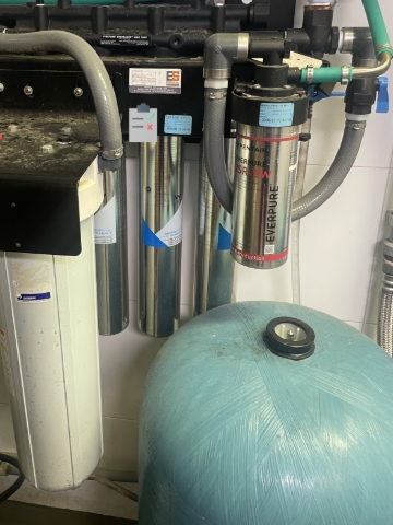 <p>Install all 5 new aluminum cartridges into the manifold by pushing up straight and twisting 1/4 turn to the right. </p><p>Ensure all filters are installed in the same sequence as they where removed. Left to right is 4 larger cartridges followed by one small cartridge</p>