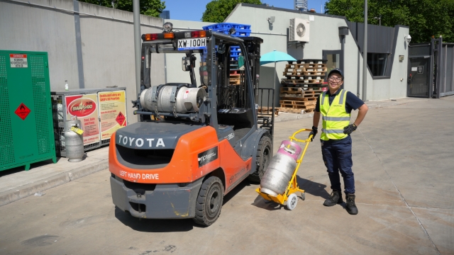 <h1><strong>Preparation</strong></h1><p></p><ul><li><p>Park in a well ventilated space</p></li><li><p>Ensure there are no ignition sources nearby</p></li><li><p>Ensure the <strong>forklift is turned off</strong></p></li><li><p><strong>Put on gloves</strong></p></li></ul><p><strong>Important: Gloves MUST be worn at all times when changing the gas bottle. </strong>There is a potential that hazardous liquid gas may leak whilst changing over gas bottle.</p>