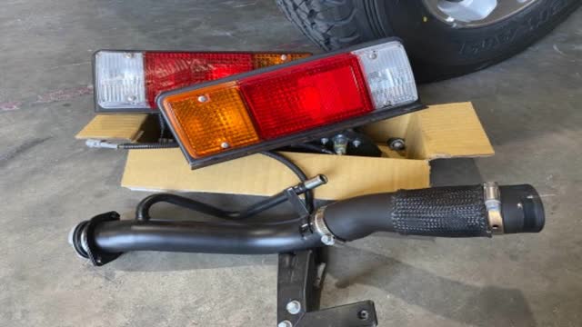 <p>Put original pets into vehicle for customer to keep</p>