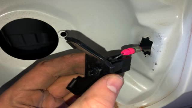 <p>Detach black bracket from tub. Use a flat head screwdriver to pry bracket away from tub</p>