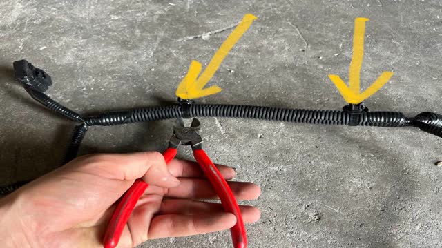 <p>Clean up the harness by removing all unnecessary clips</p>