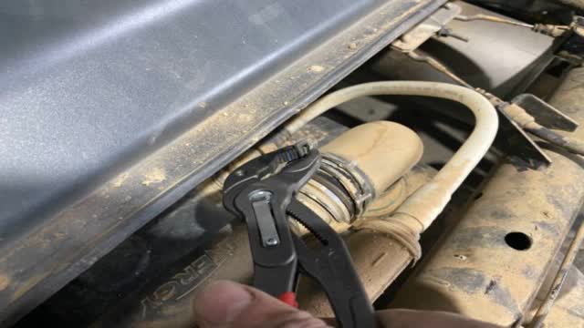 <p>Remove Clamp</p>