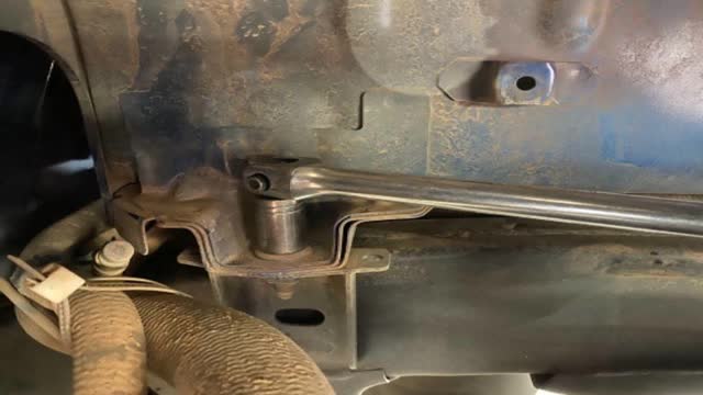 <p>17mm breaker on front, tight</p>
