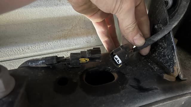 <p>Unplug tub internal light, drivers side</p>