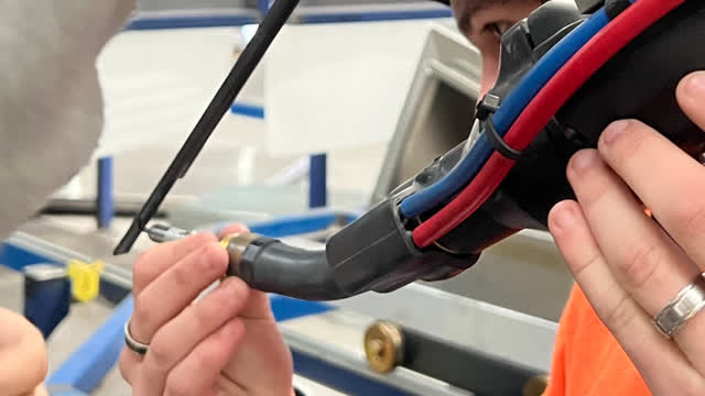 <p>Line up with point marked on the tool alignment gauge</p>
