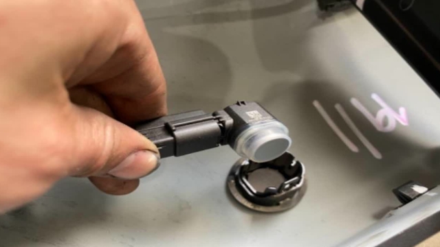 <p><a href="https://knowby.show/d206d854-a3b1-4ef8-b06b-85216da13357">How to re-fit reversing sensors</a></p>