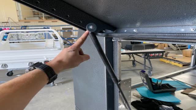 <p>Close hole to hinge on door</p>

