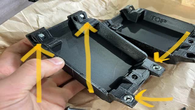 <p>There are 4 per bracket</p>