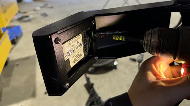 <p>Fit to the steel bracket</p>