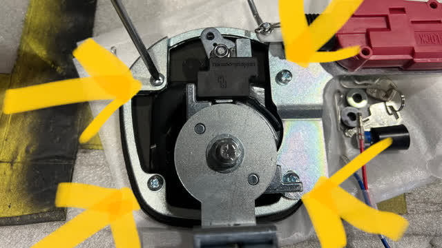 <p>Undo the 4x screws.</p>