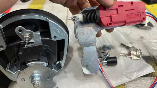 <p>The actuator will come away from the latch</p>