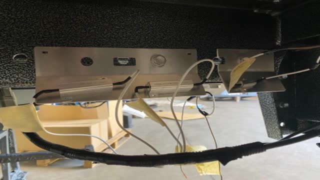 <p>Mount to tray</p>
