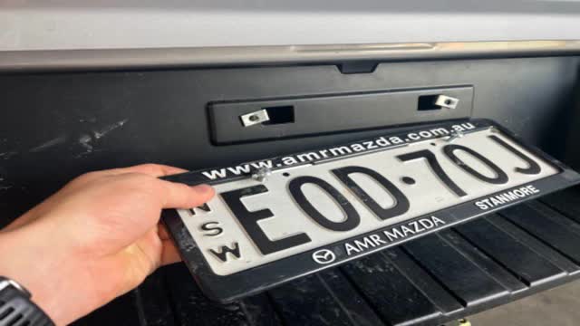 <p>Remove Licence plate (if registered)</p>