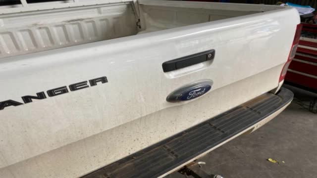<p>Close the Tailgate</p>