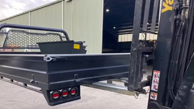 <p><strong>Load and Align</strong></p>
<ul>
<li><a href="https://knowby.show/771f0ba5-c933-44ad-ba4b-183f958b1d23">How to Fit Tray/Canopy/Service Body to Vehicle</a></li>
</ul>
