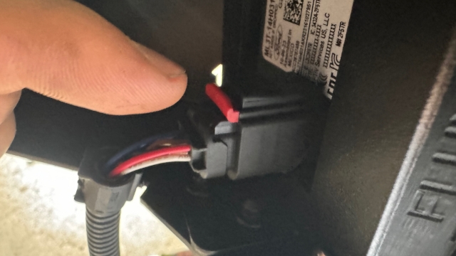<p>The red clip shoudl be pushed in like this.</p>