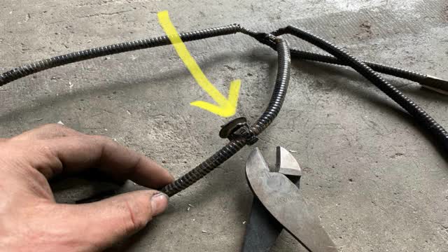 <p>Remove extra clamps from harness</p>
